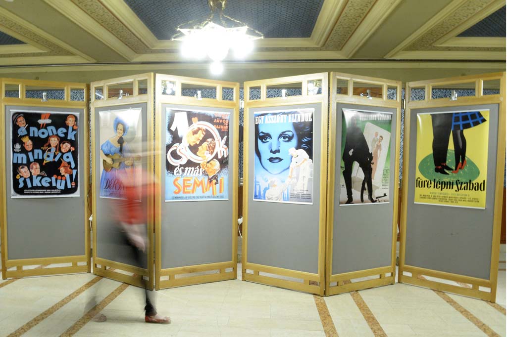 Plakátok a Tolnay Klári születésének centenáriuma alkalmából zajló emlékév keretében nyílt kiállításon Budapesten, az Uránia Nemzeti Filmszínházban 2014. május 29-én. MTI Fotó: Soós Lajos