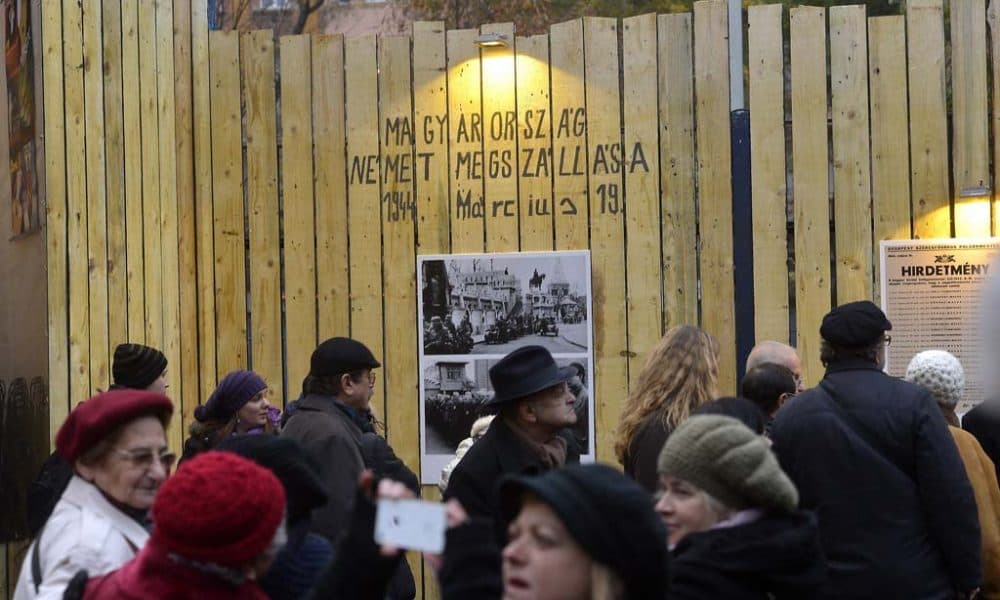 Szokatlan szabadtéri kiállítás Erzsébetvárosban