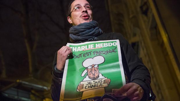 Pár perc alatt elfogyott a Charlie Hebdo egy millió példánya