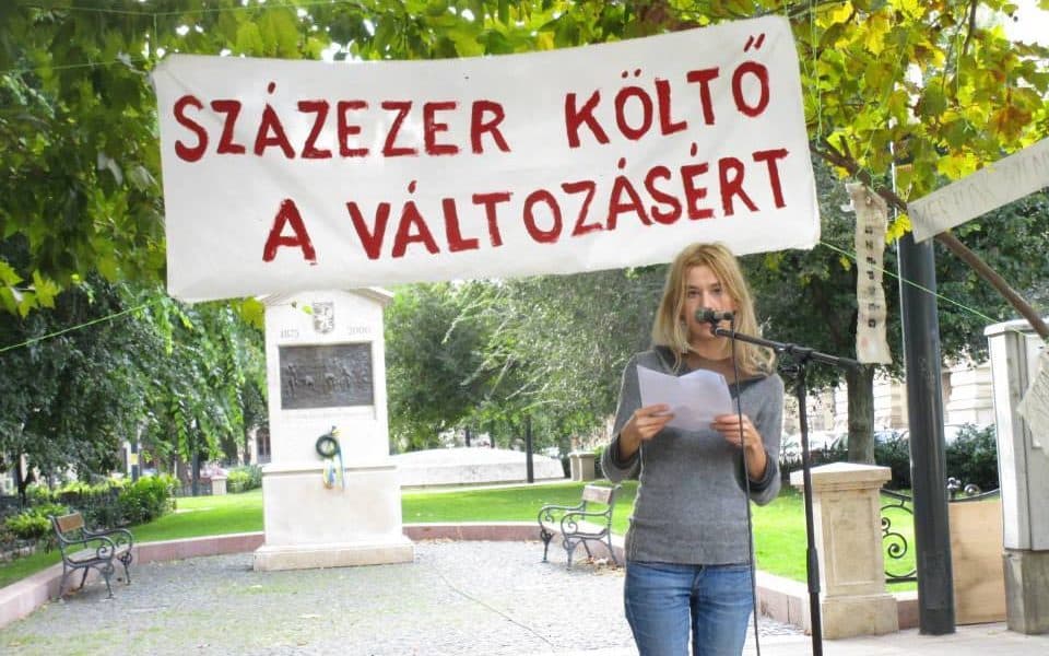 100 ezer költő a változásért dübörög