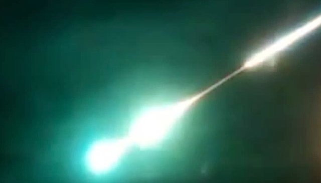 Fölrobbant egy meteorit Szibéria fölött – videók