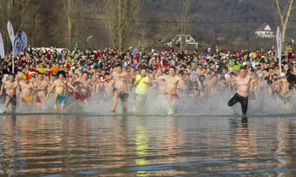 A nap fotója: Újévi csobbanás a Balatonban