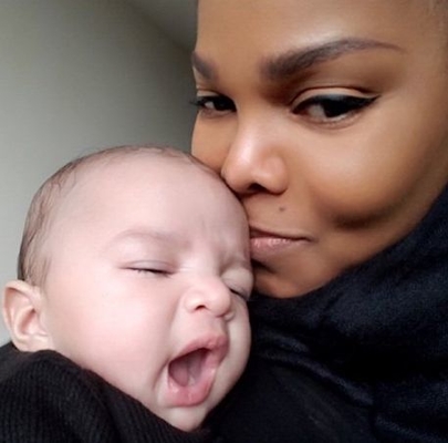 Janet Jackson bemutatta a világnak első gyermekét