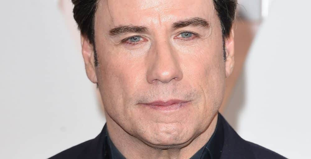 A nőfaló John Travolta ezúttal motorcsónak-versenyzőnek áll