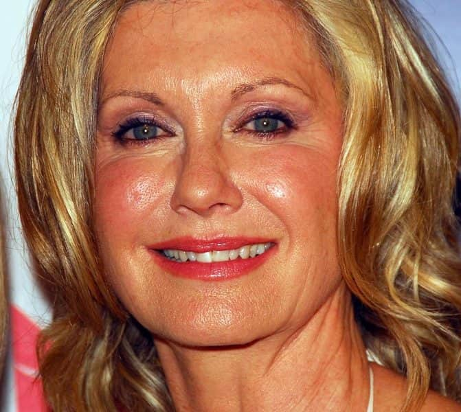 A 68 éves Olivia Newton-John lemondta koncertjeit