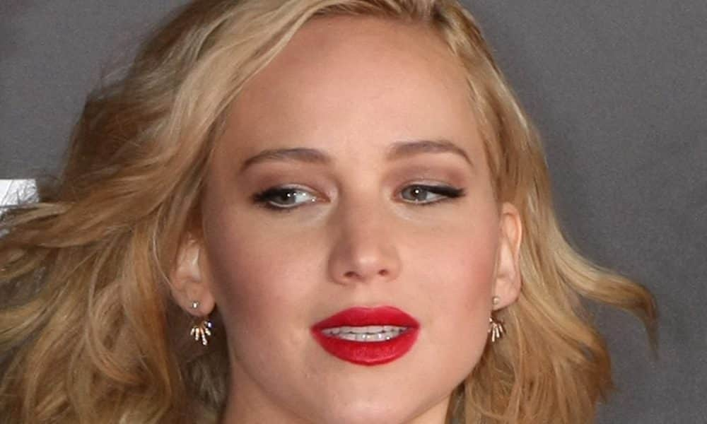 Tíz kilométer magasan állt le Jennifer Lawrence gépe