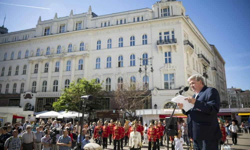 Könyvheti bejelentés: Esterházy Péter születésnapja legyen a magyar próza napja