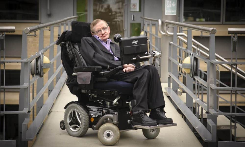 Szuper munka: levéltárost keresnek Stephen Hawking 10 ezer oldalas achívumának katalogizálására