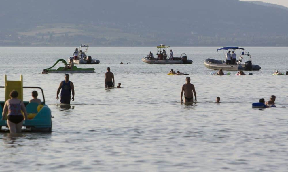 Dragomán György megoldaná, hogy ne fulladjanak a Balatonba a vízibiciklisták