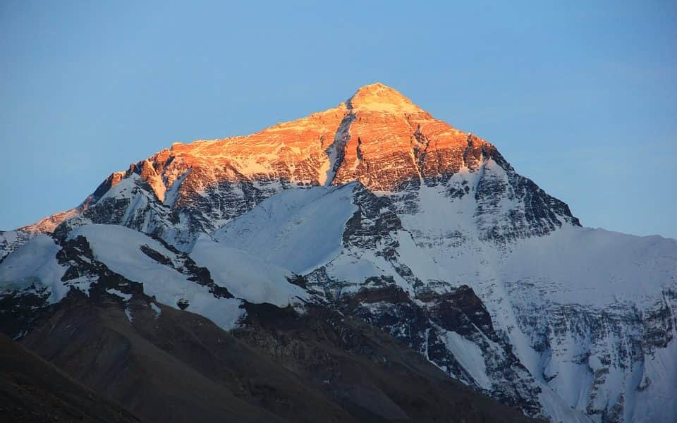 Ezekért a furcsa címekért másznak a Mount Everest csúcsára