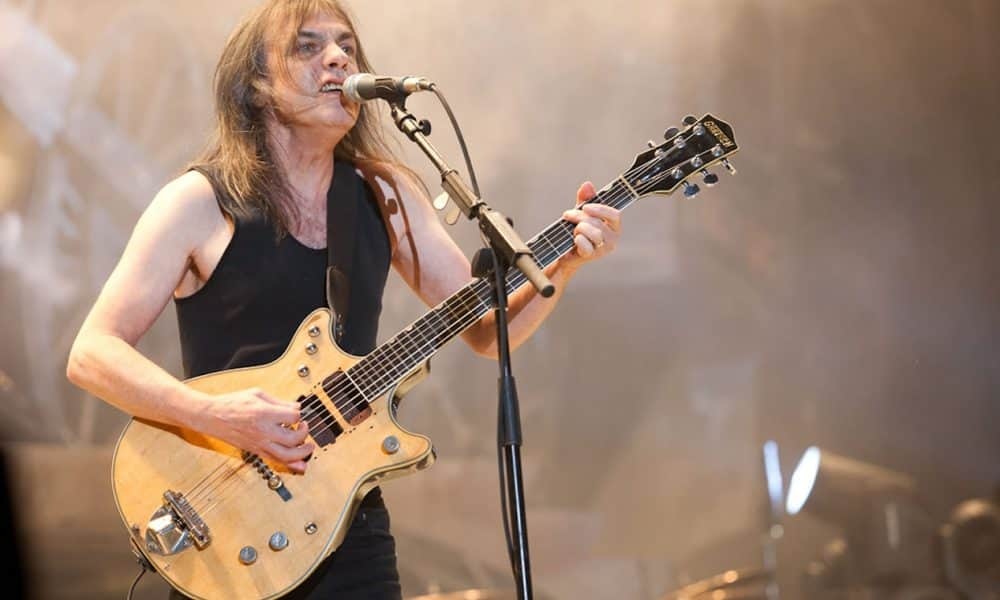 Családja körében elhunyt az AC/DC alapító gitárosa, Malcolm Young