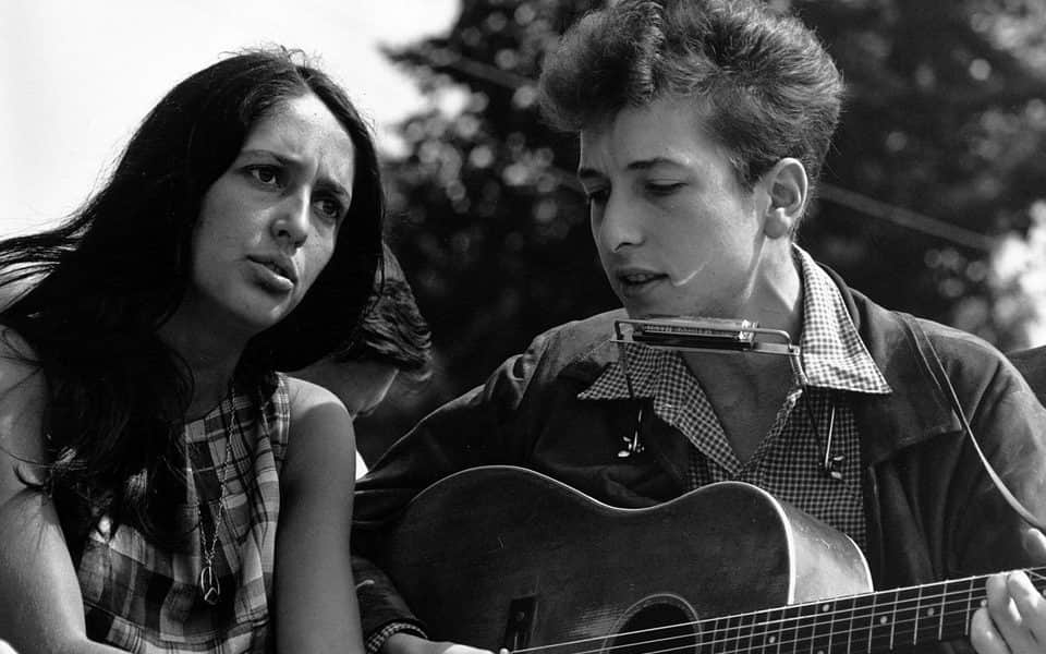 Mit gondolsz, mennyit adtak Bob Dylan 1963-ban készült gitárjáért?