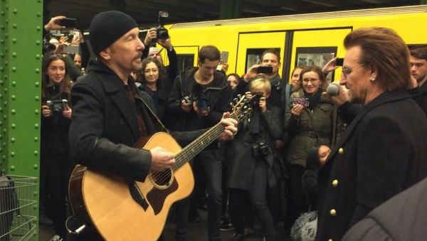 Spontán U2-koncertet toltak Bonoék egy metróállomáson