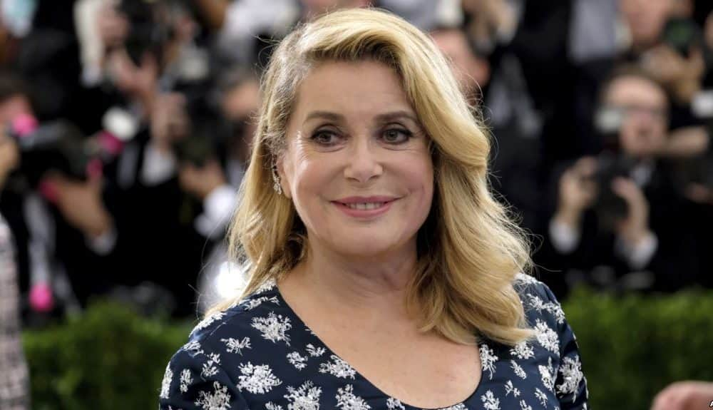 A betegségből felépült Catherine Deneuve átvette az életműdíjat