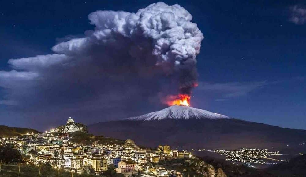 A Földközi-tenger felé csúszik az Etna