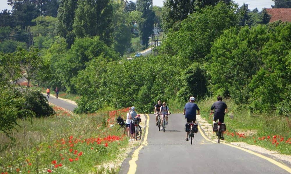 Három méter széles biciklisztráda lesz a Balaton körül