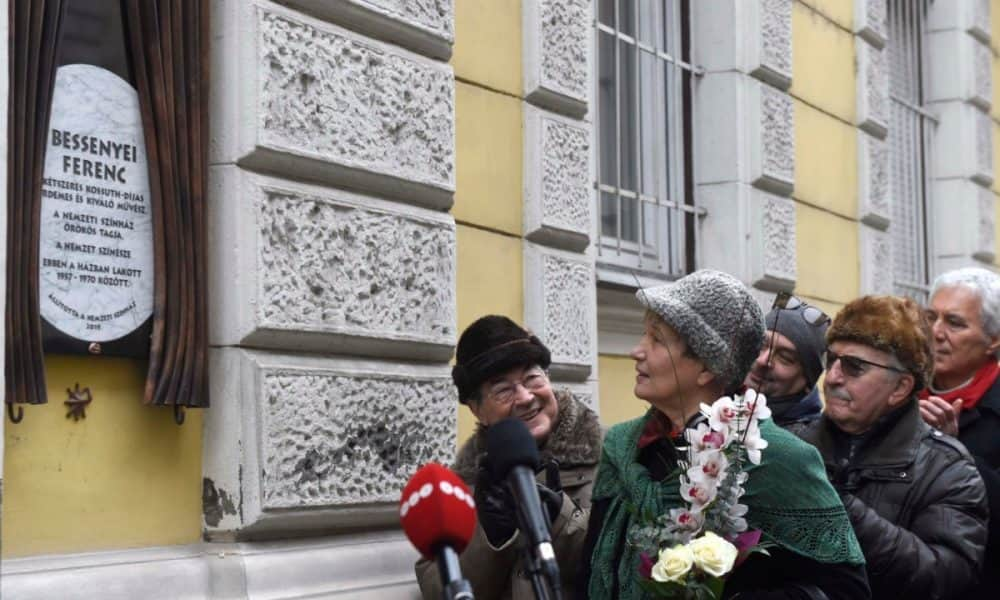 A 100 éve született Bessenyei Ferenc emléktábláját avatták fel az V. kerületben