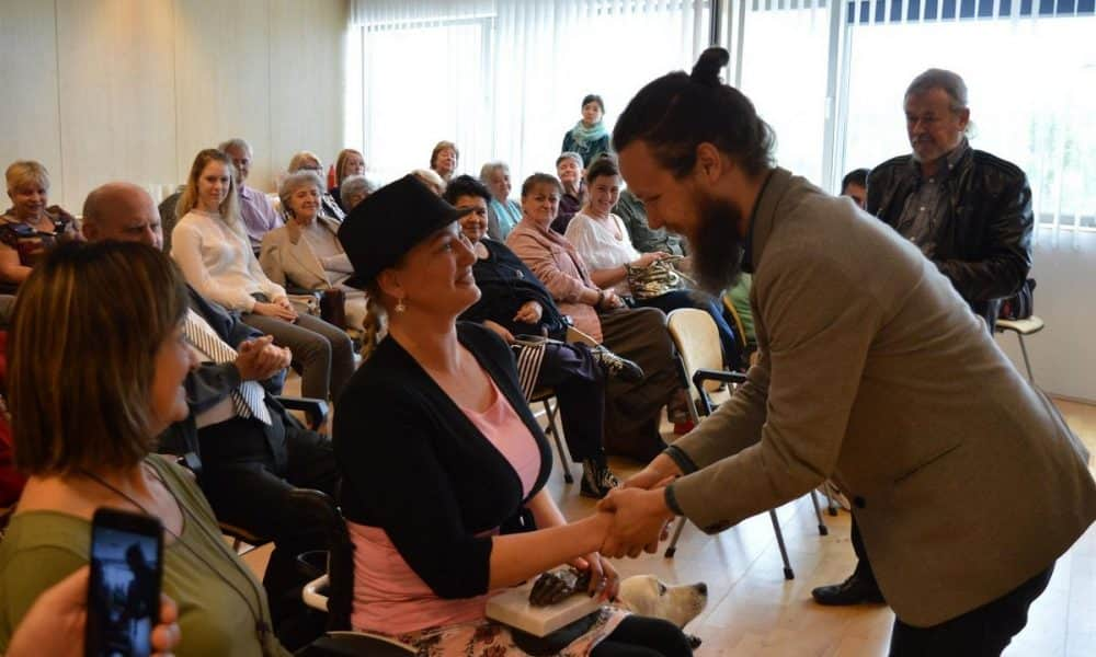 Mészáros Gabriella, a másokon segítő mozgássérült kapta a Jó Ember Díjat