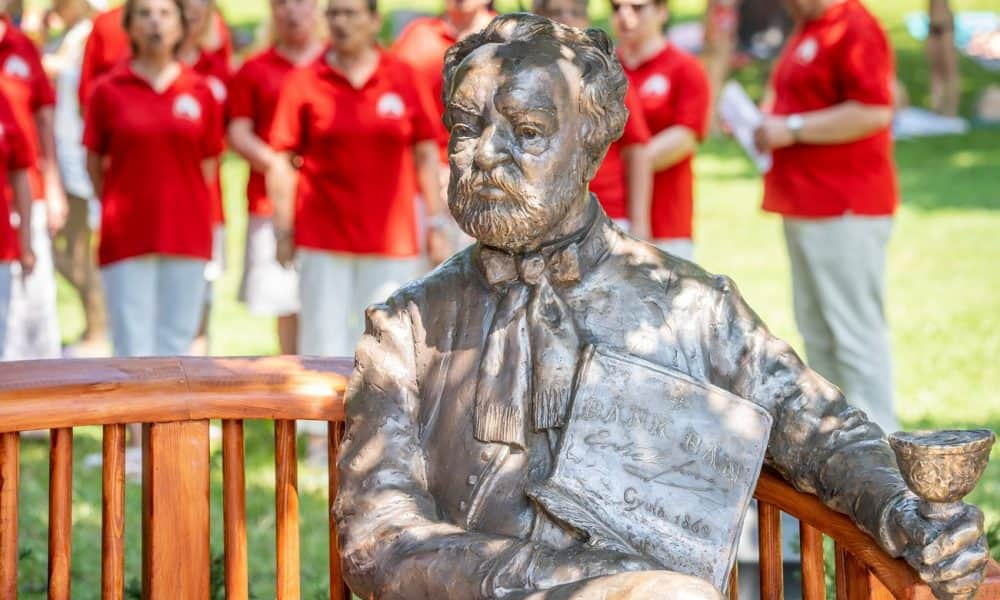 A nap fotója: Erkel Ferenc ülő szobrát avatták fel Gyulán