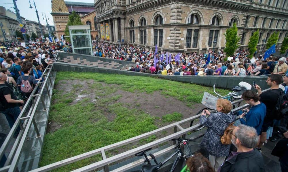 A nap fotója: Tüntetés az Magyar Tudományos Akadémia átalakítása ellen