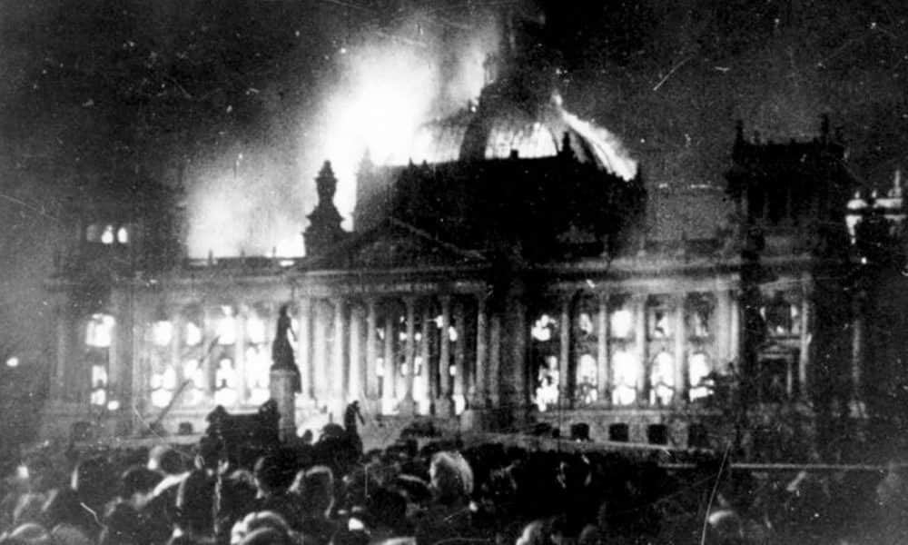 Nem a kivégzett holland férfi gyújtotta fel a Reichstag épületét 1933-ban