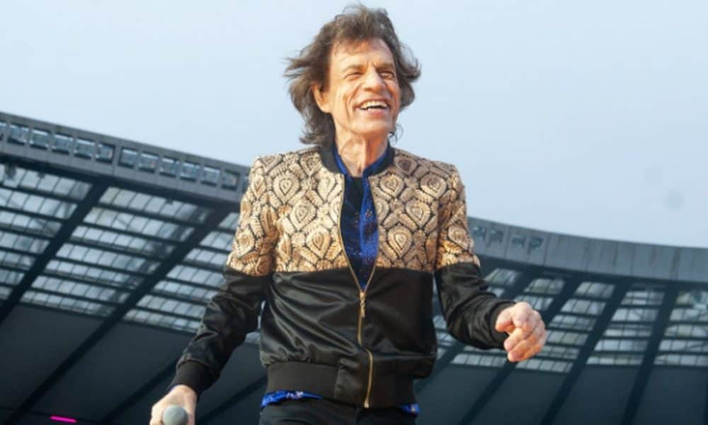 Mick Jagger műkereskedőt játszik a Comói-tónál