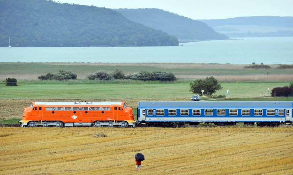 Retro hétvégét tart a MÁV a Balatonnál