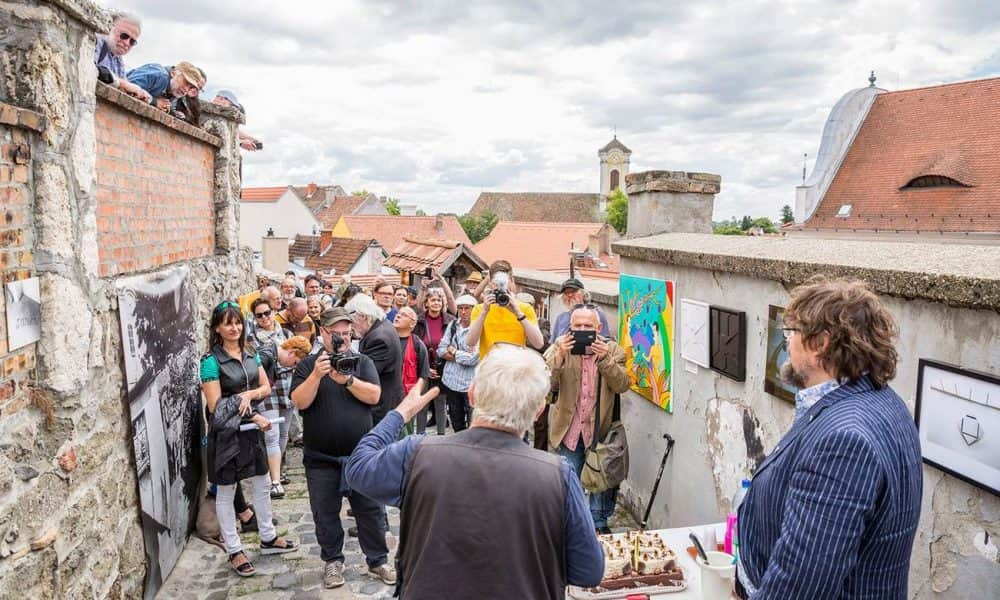 Vajda Lajos-nyomatot visz ajándékba Ferenc pápának a Ferenczy Múzeumi Centrum