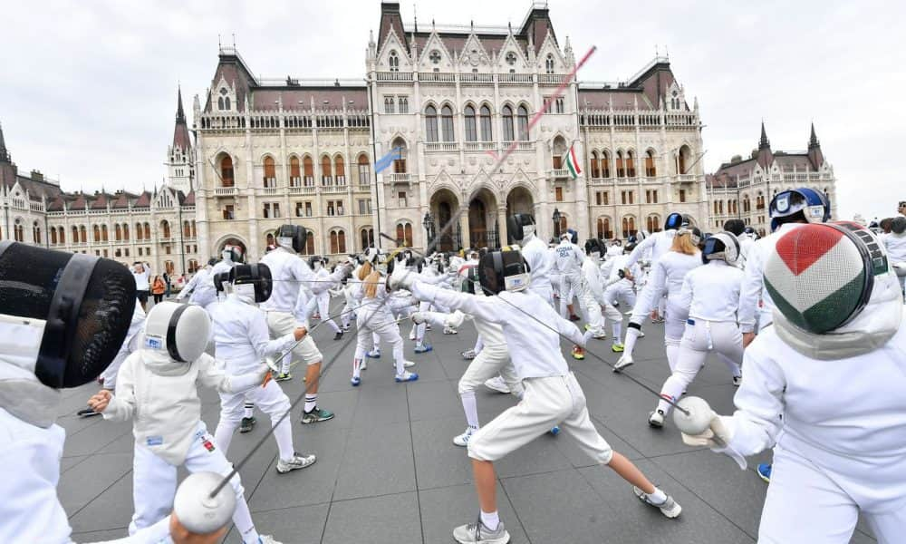 A nap fotója: Flashmob a vívás világnapján