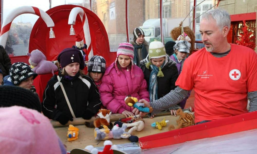 Ajándékkönyveket és önkénteseket is vár a Mikulásgyár