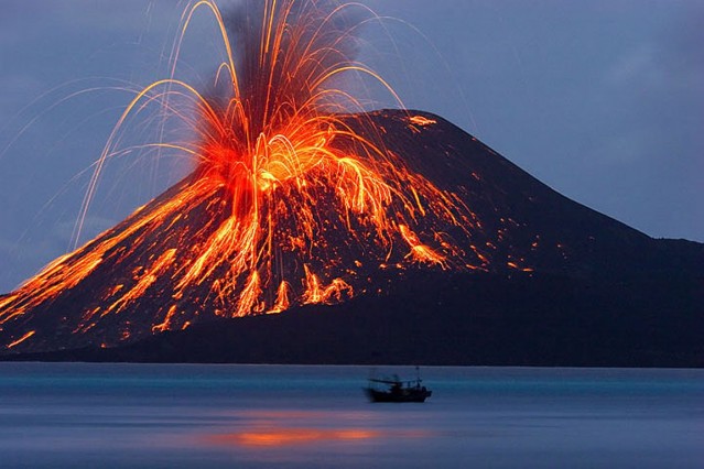 Sikerült feltérképezni a szökőárral pusztító Krakatau vulkán víz alatti részeit