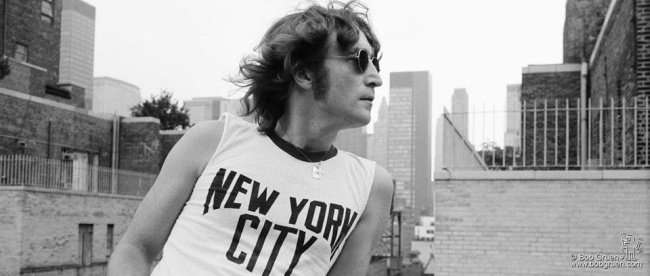 Kalapács alá kerül John Lennon kerek napszemüvege?