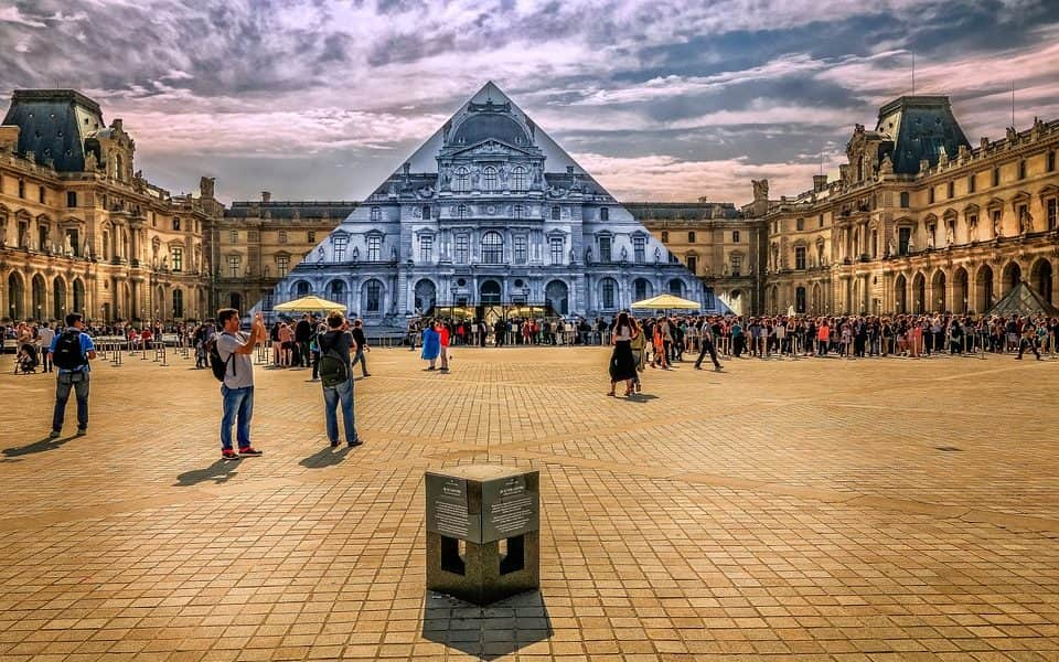 A Louvre kockáztat, nem zár be a koronavírus miatt