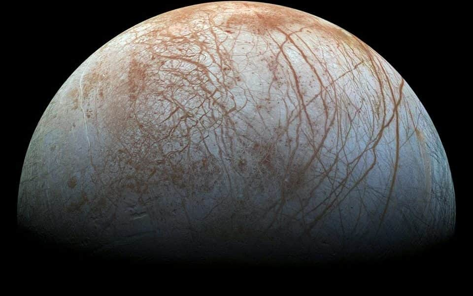 Szökőkutak működnek a Jupiter legnagyobb holdján, az Europé felszínén