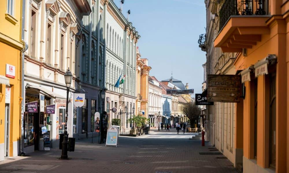 A nap fotója: Pécs a koronavírus előtt és után