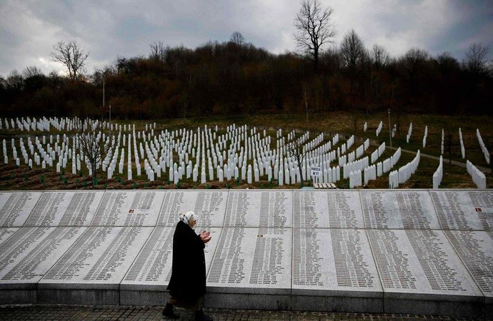 100 túlélő indult útnak a békemenetben a srebrenicai mészárlás 25. évfordulóján