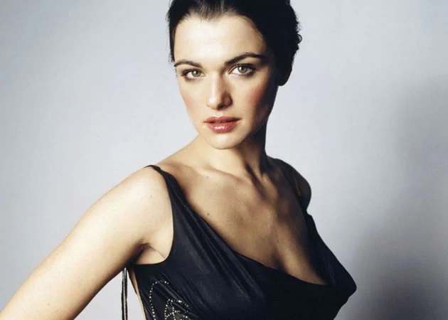 Mi lesz ebből? Az ikrek ugyanabba a nőbe szerelmesek, és ő Rachel Weisz