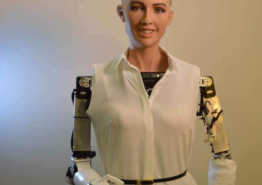 Kicsit félelmetes: Saját magát mutatta be a humanoid robot