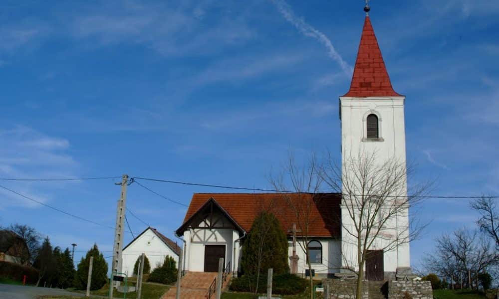 Betörtek egy Baranya Megyei templomba, nekiestek a feszületnek is