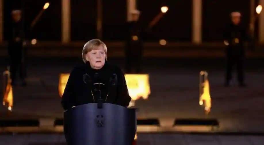 Merkel megy, Bach marad