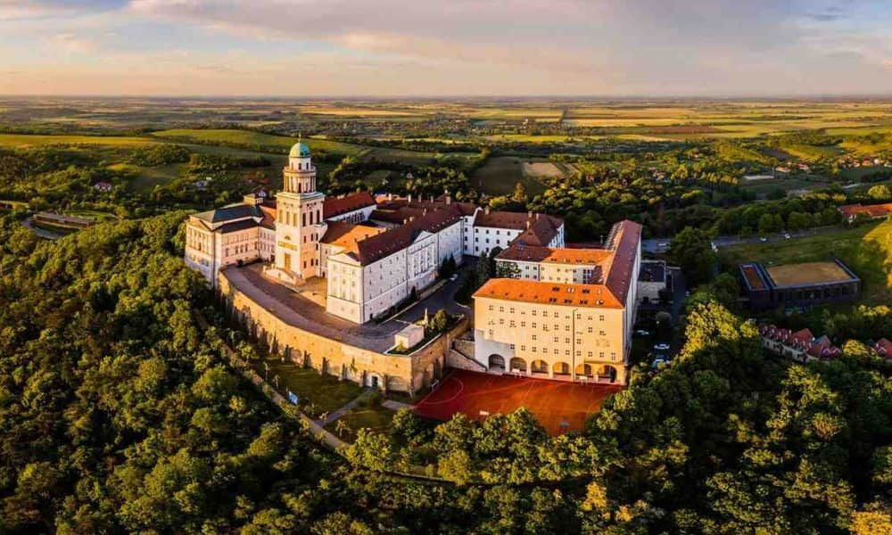 A Pannonhalmi Főapátság kinyitja kapuit