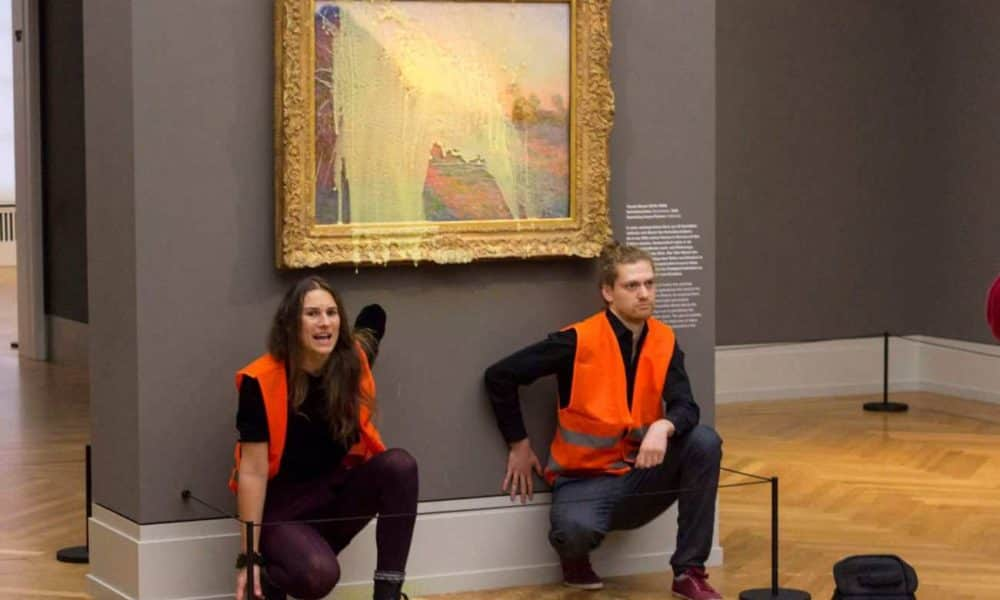 Monet festményét is meggyalázták a környezetvédők