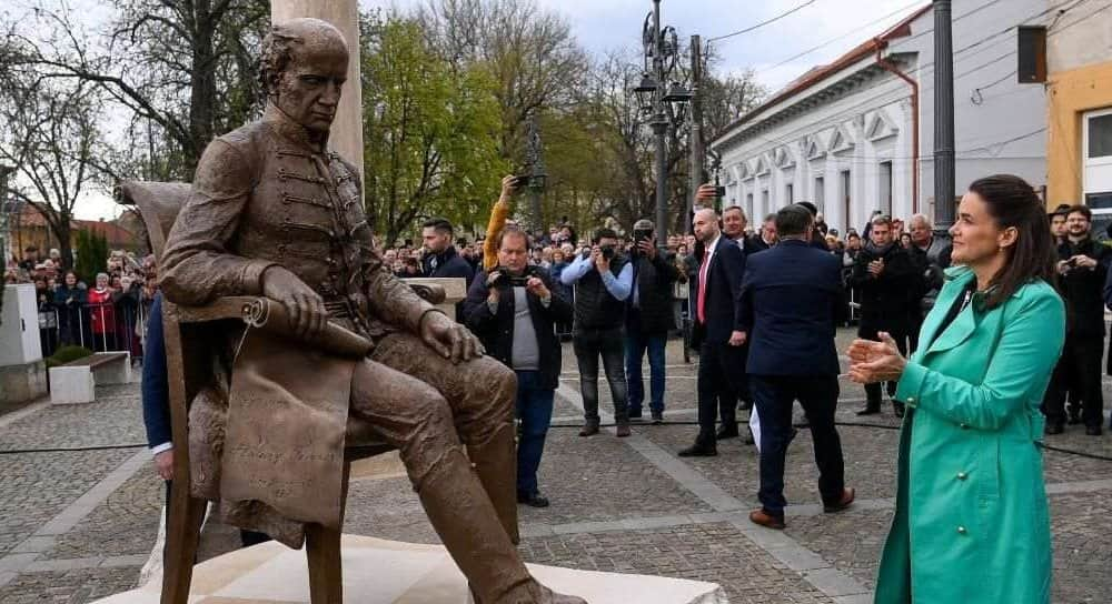 Bírság a két hete Novák Katalin által felavatott Kölcsey-szobor felirata miatt