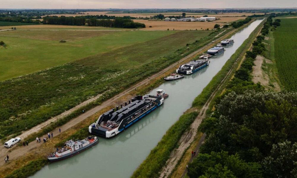 A nap fotója: Új hajók vonulnak a Sión a Balaton felé