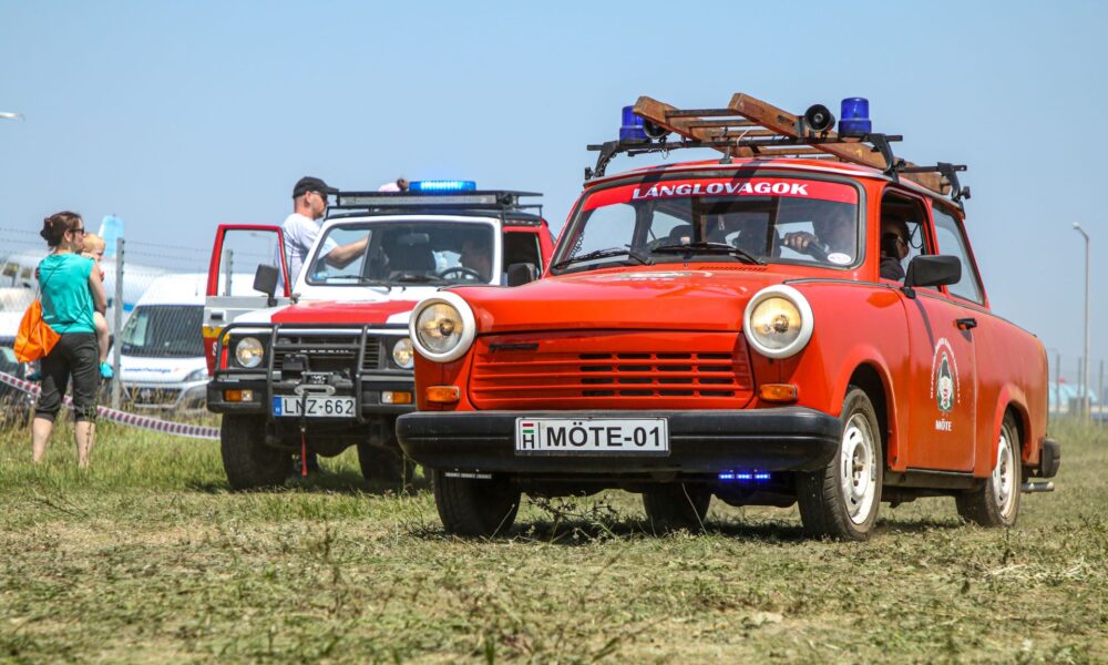 Kéklámpás találkozó az Aeroparkban