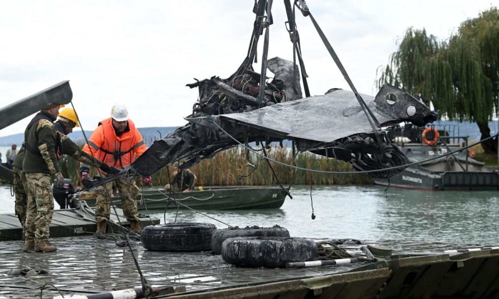 Messerschmitt repülőgépet emeltek ki a Balatonból