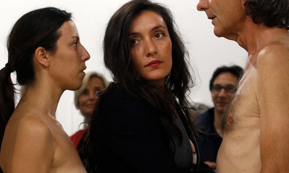 Marina Abramović aktművésze zaklatásért perel