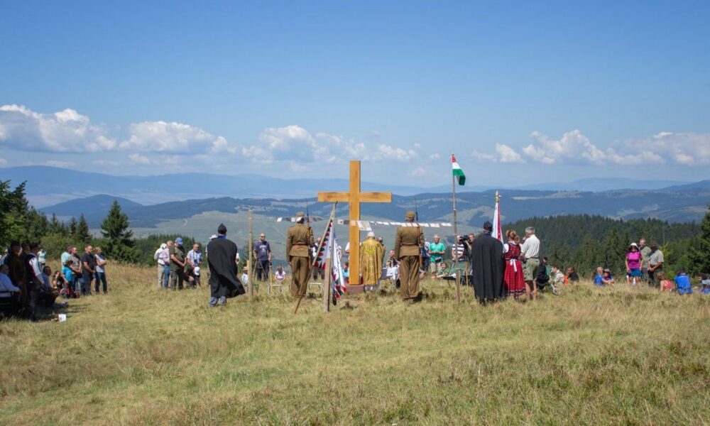 Magyar hősöknek állítottak emlékkeresztet a Csíki-havasokban, az 1299 méteres Óriás-tetőn