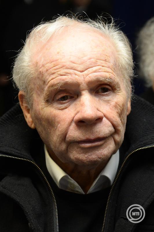Harkányi Endre színművésztől búcsúzik a Vígszínház