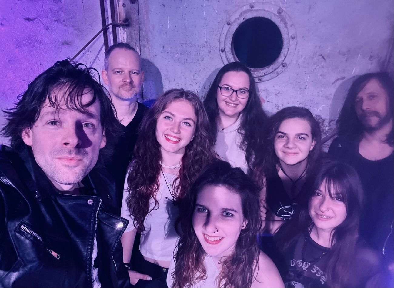 Majdnem esővízbe fulladt az egész zenekar egy gyártelep pincéjében rekedve